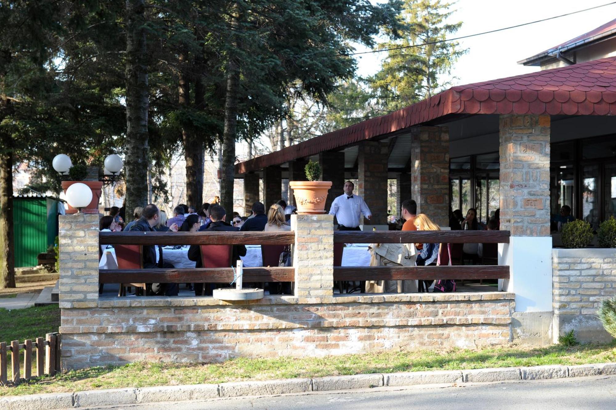 Hotel 1000 Ruza Belgrade Exterior photo