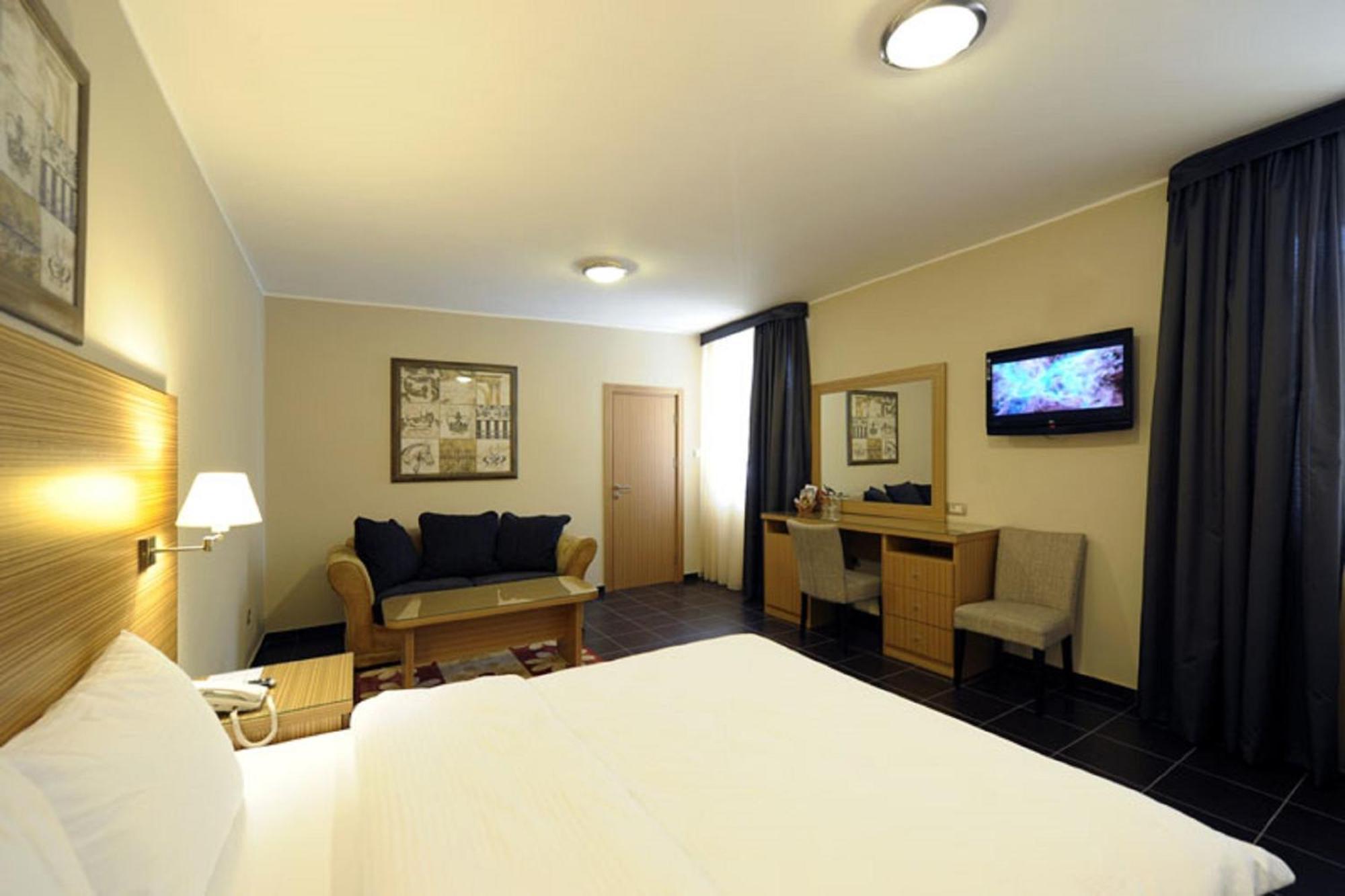 Hotel 1000 Ruza Belgrade Room photo