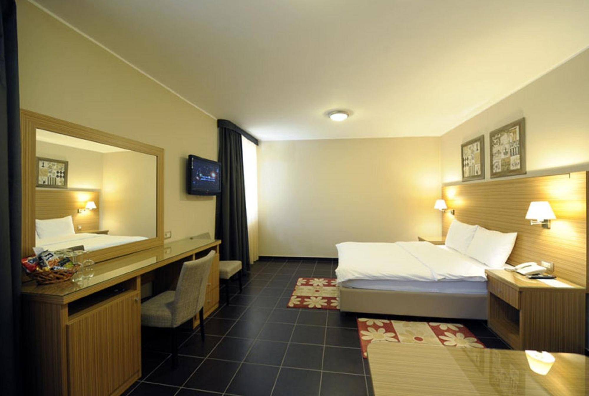 Hotel 1000 Ruza Belgrade Room photo