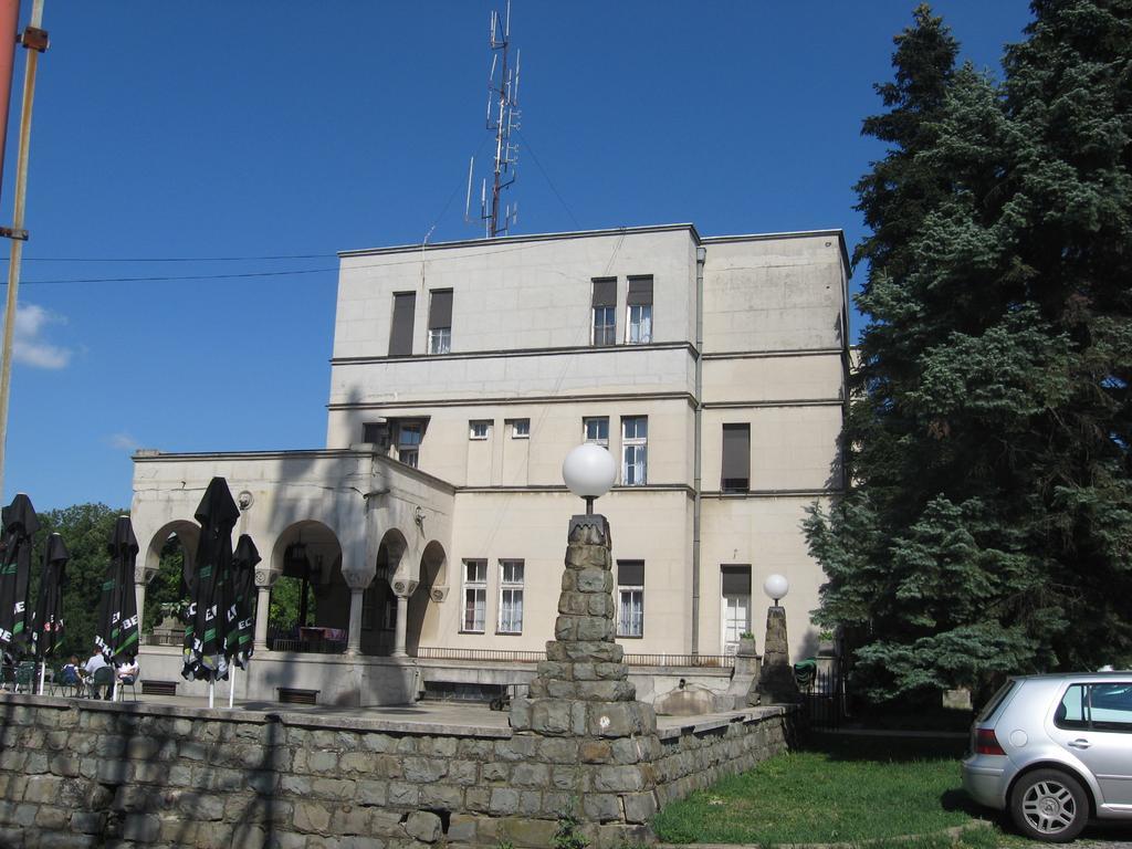 Hotel 1000 Ruza Belgrade Exterior photo